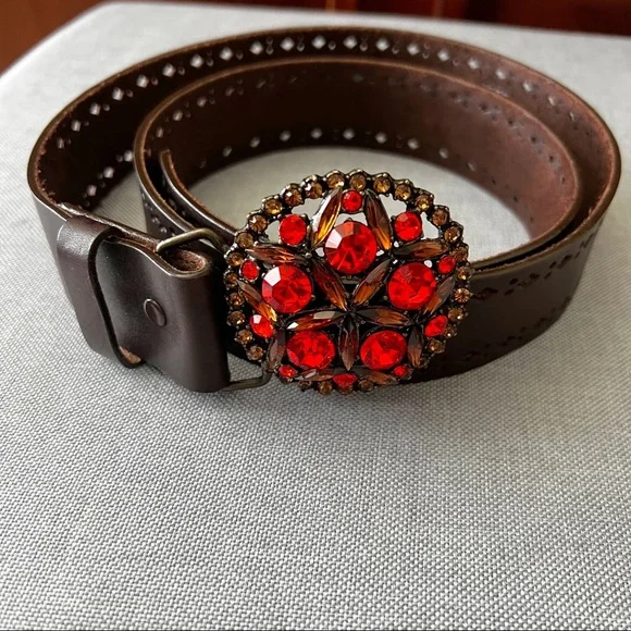 B-Low the Belt | Accessories | Blow The Belt Jeweled Bucked  display picture 1